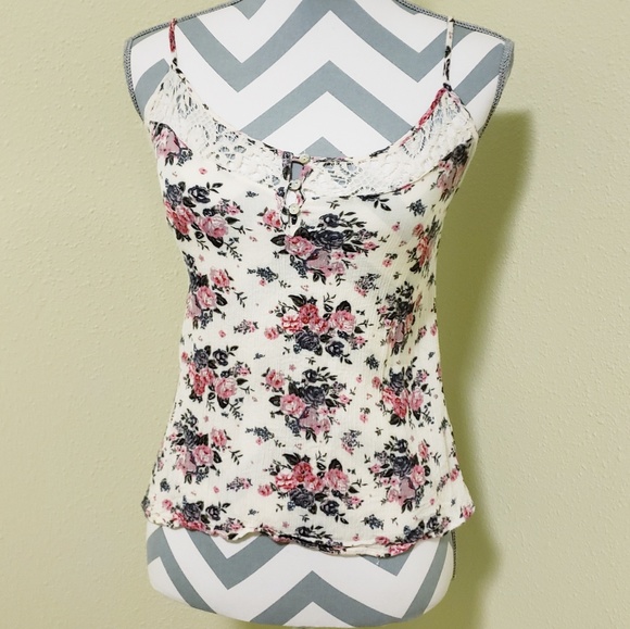 FINAL PRICE NWOT Floral Lace Top - Picture 6 of 6
